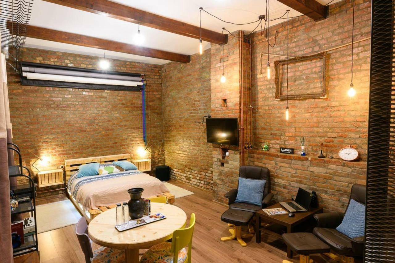 Апартаменты Studio V - Industrial & Original - Old Town Клуж-Напока Экстерьер фото