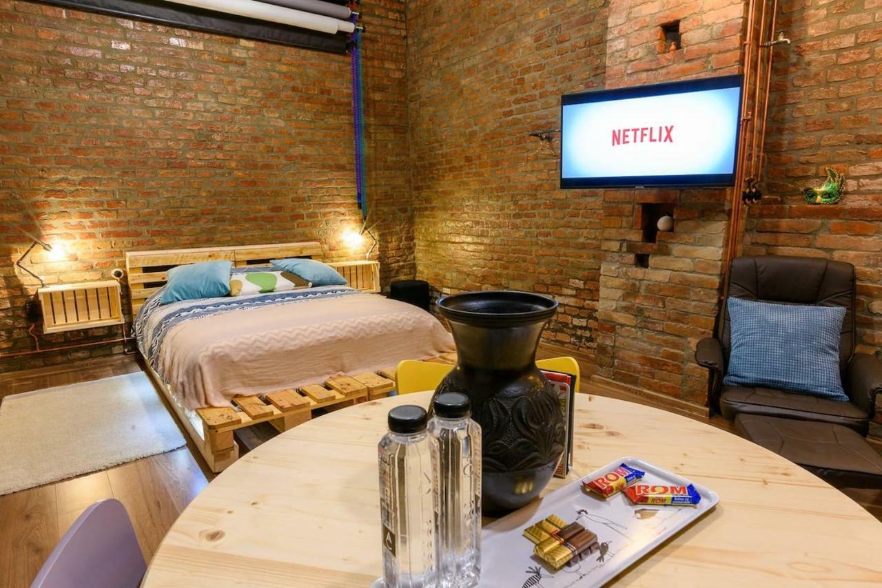 Апартаменты Studio V - Industrial & Original - Old Town Клуж-Напока Экстерьер фото