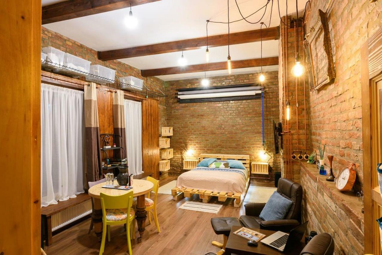 Апартаменты Studio V - Industrial & Original - Old Town Клуж-Напока Экстерьер фото