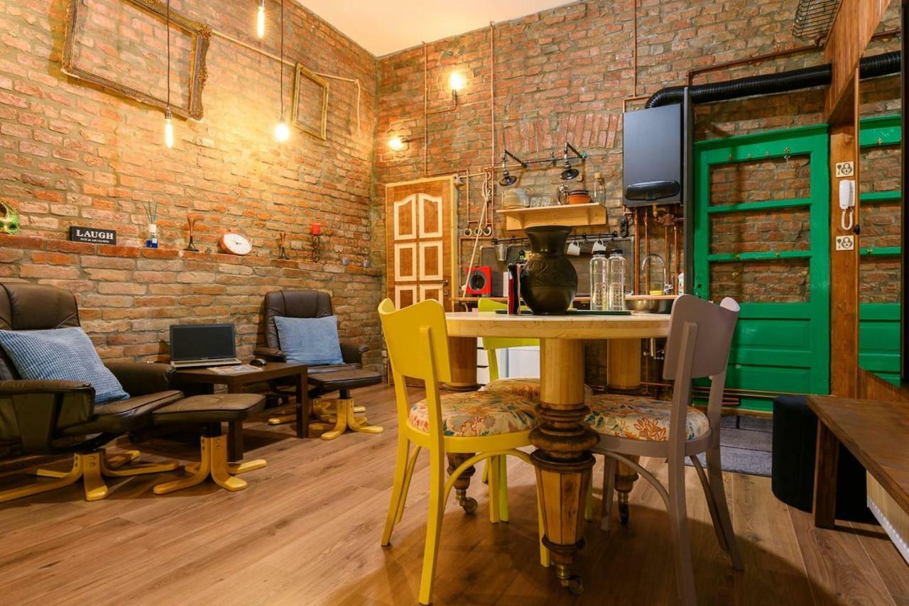 Апартаменты Studio V - Industrial & Original - Old Town Клуж-Напока Экстерьер фото